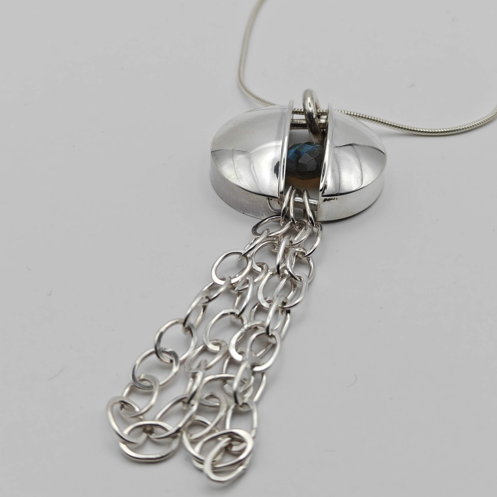 Silver Suspension Necklace No. 2, side view - detail of the interior